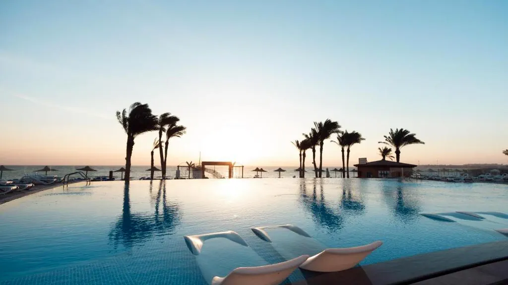 الفندق كانكون بيتش ريزورت - العين السخنة